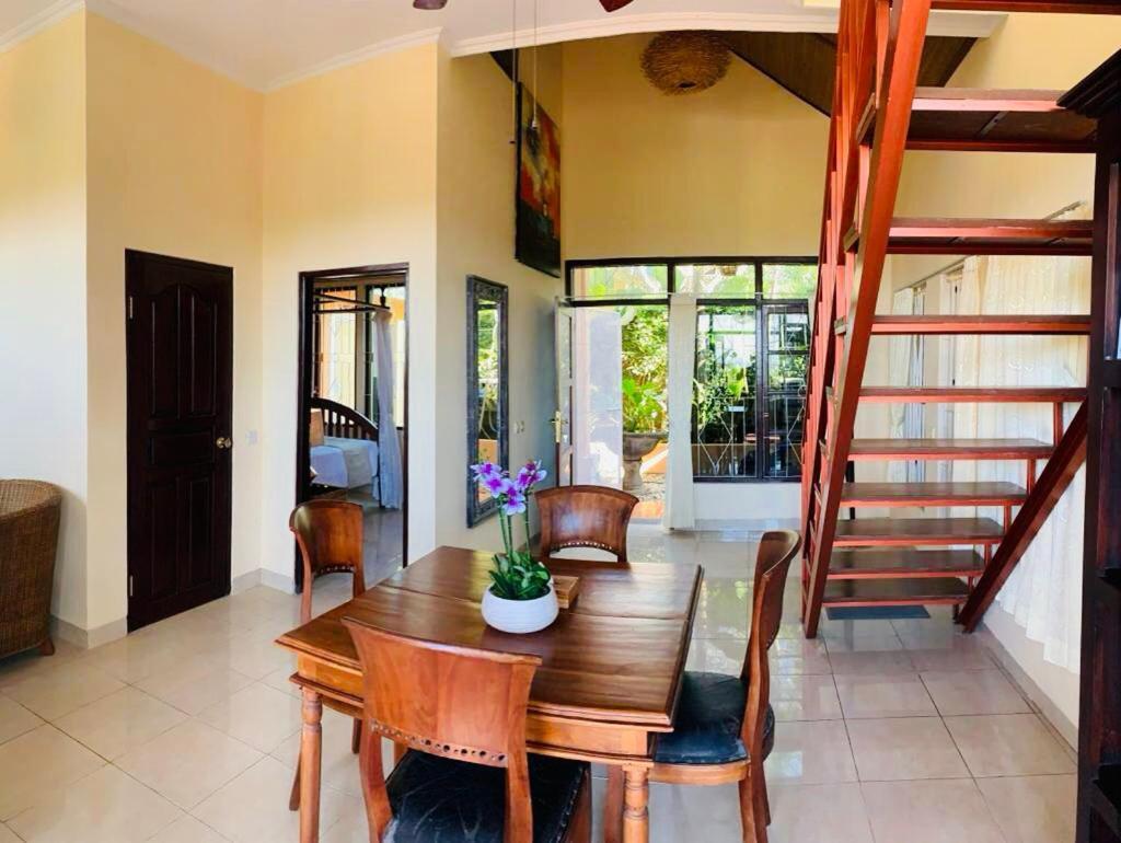 Giri'S Villa Jimbaran Ungasan Exterior foto